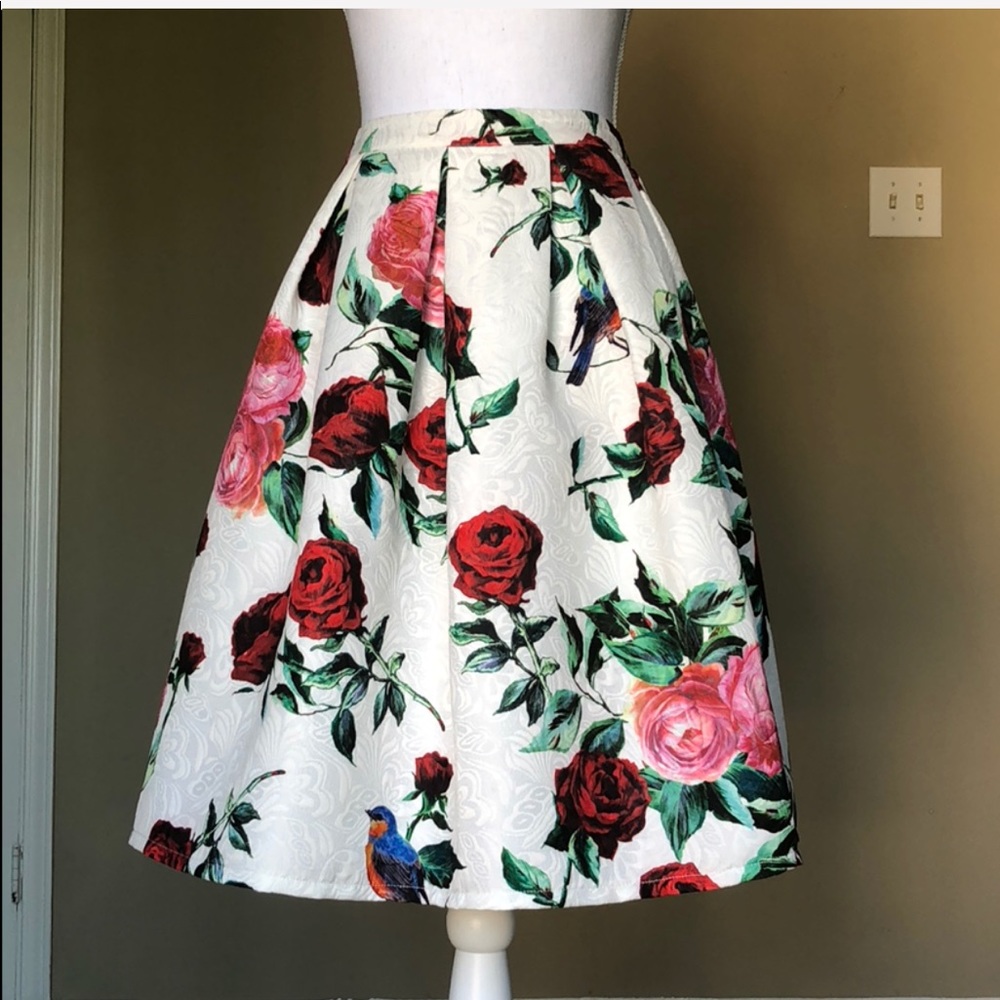 Forever 21 Knee Length White Skirt Roses Print XS